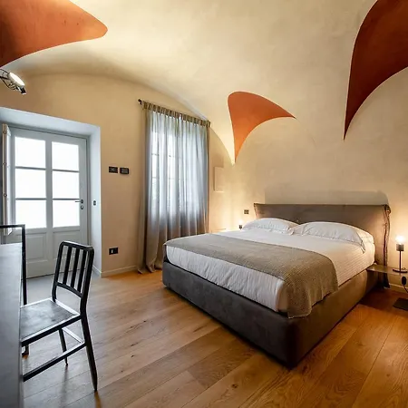 酒店 Relais San Vigilio Al Castello 4*