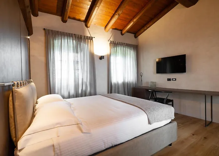 Relais San Vigilio Al Castello