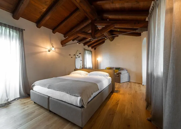 Relais San Vigilio Al Castello Hotel 4*