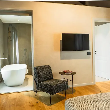 Relais San Vigilio Al Castello Otel 4*