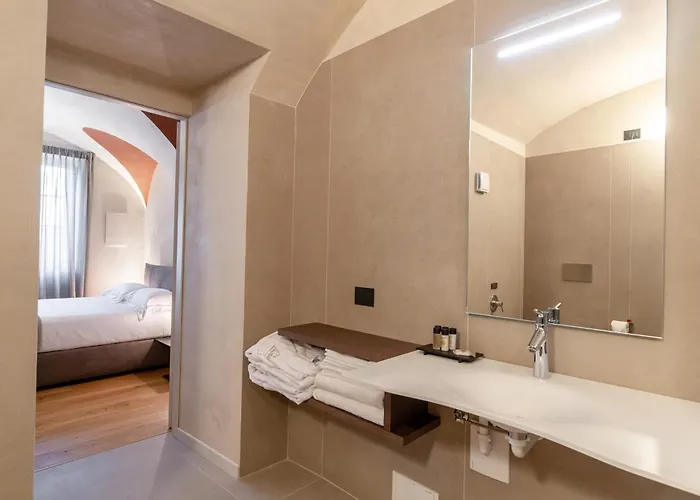 Hotel Relais San Vigilio Al Castello 4*