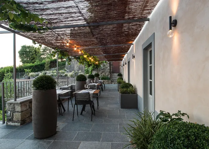 Отель Relais San Vigilio Al Castello 4*