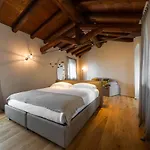 Relais San Vigilio Al Castello Hotel 4*