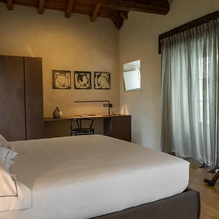 Relais San Vigilio Al Castello מלון